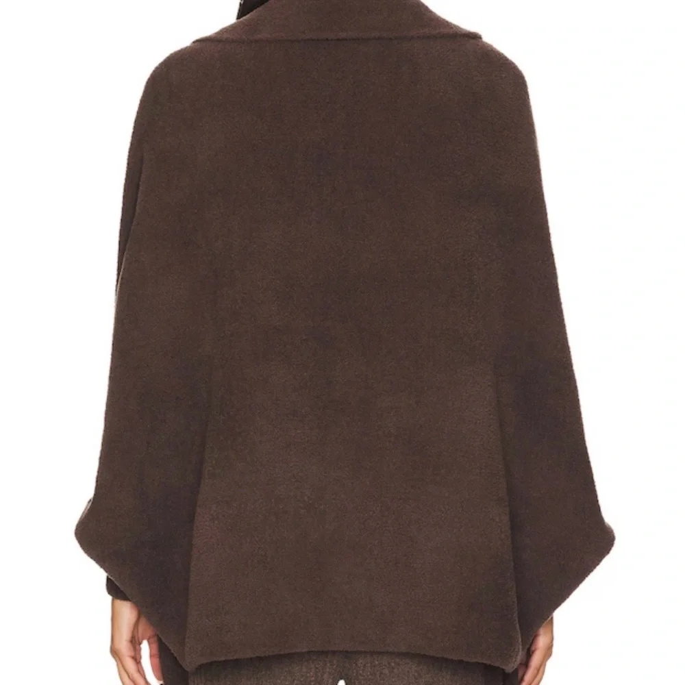 Barefoot Dreams features robe